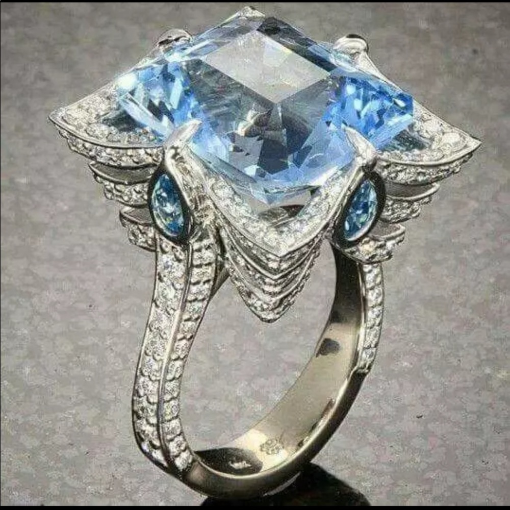 New Luxurious 925 Silver Large Light Blue Ring